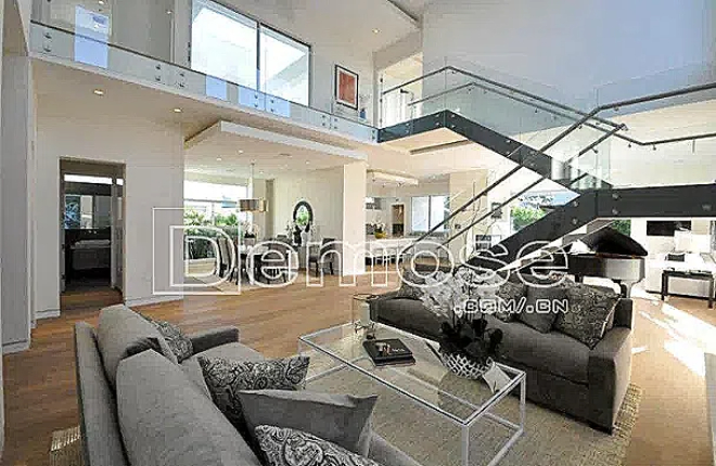 villa stairs