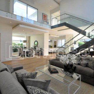 villa staircase railings