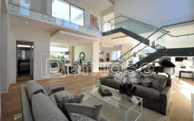 villa staircase railings