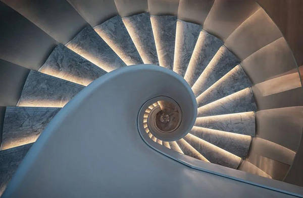 Spiral Staircases: The Eternal Classic Dancing Between Mechanics and Aesthetics