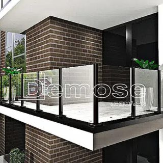 glass balcony railing