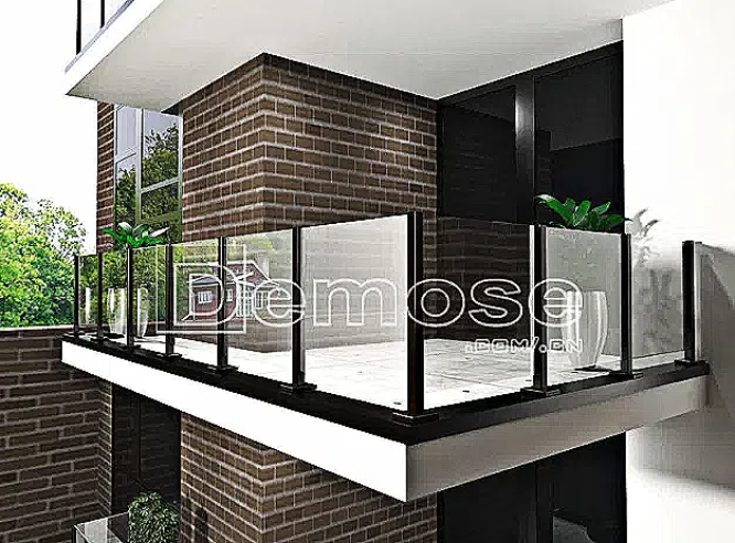 glass balcony railing