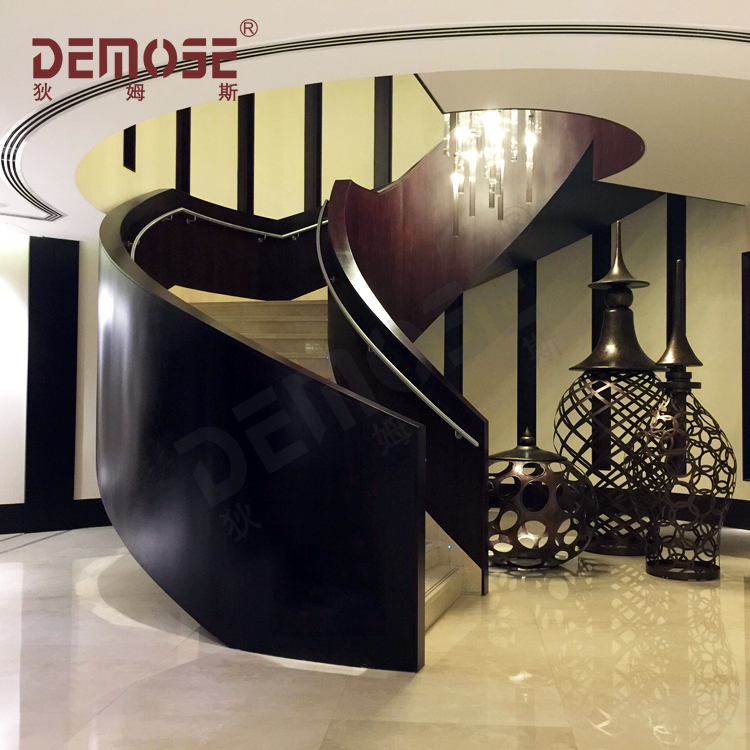 Recommended Staircase Decoration for a Family of Five