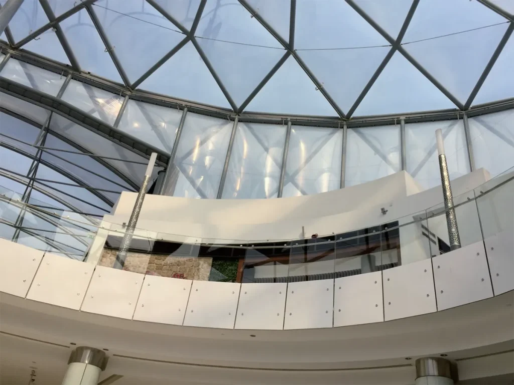 Dubai live-action Engineering Frameless Glass Railing