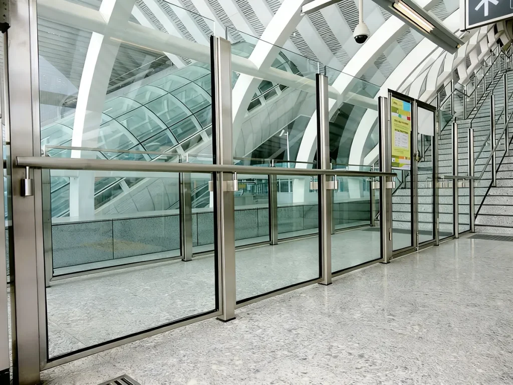 Singapore live-action Engineering Glass Railing